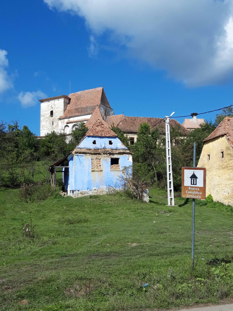  6mb img 12 biserica fortificata roades 0