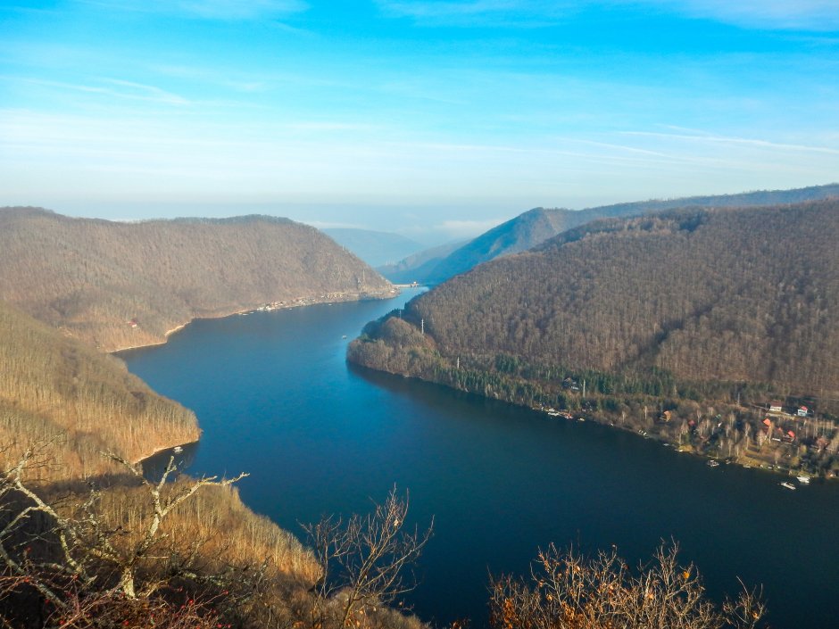 lacul tarnita vazut de pe piatra lui lucaci 20 0