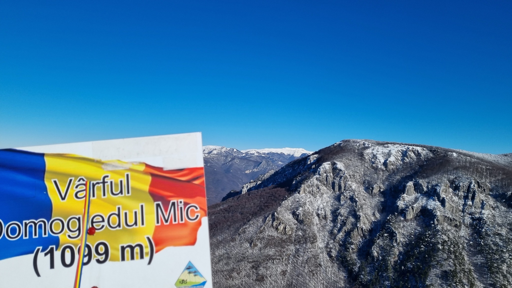  Vedere de pe Vf. Domogledul Mic (1099 m) - Cristian Oprițescu